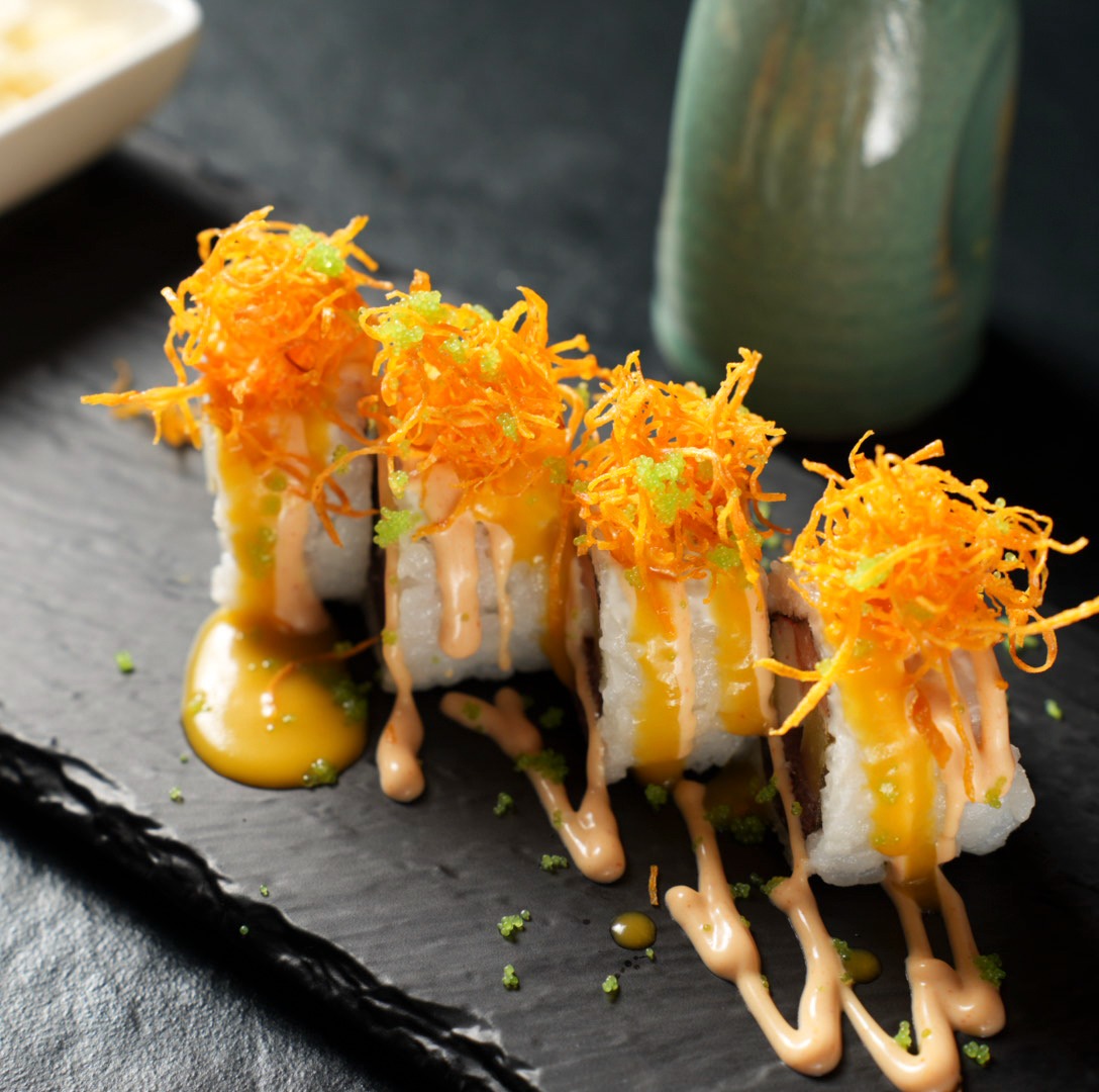 Sushi Roll mit crispy Karotten-Topping bei Yakido Mundsburg