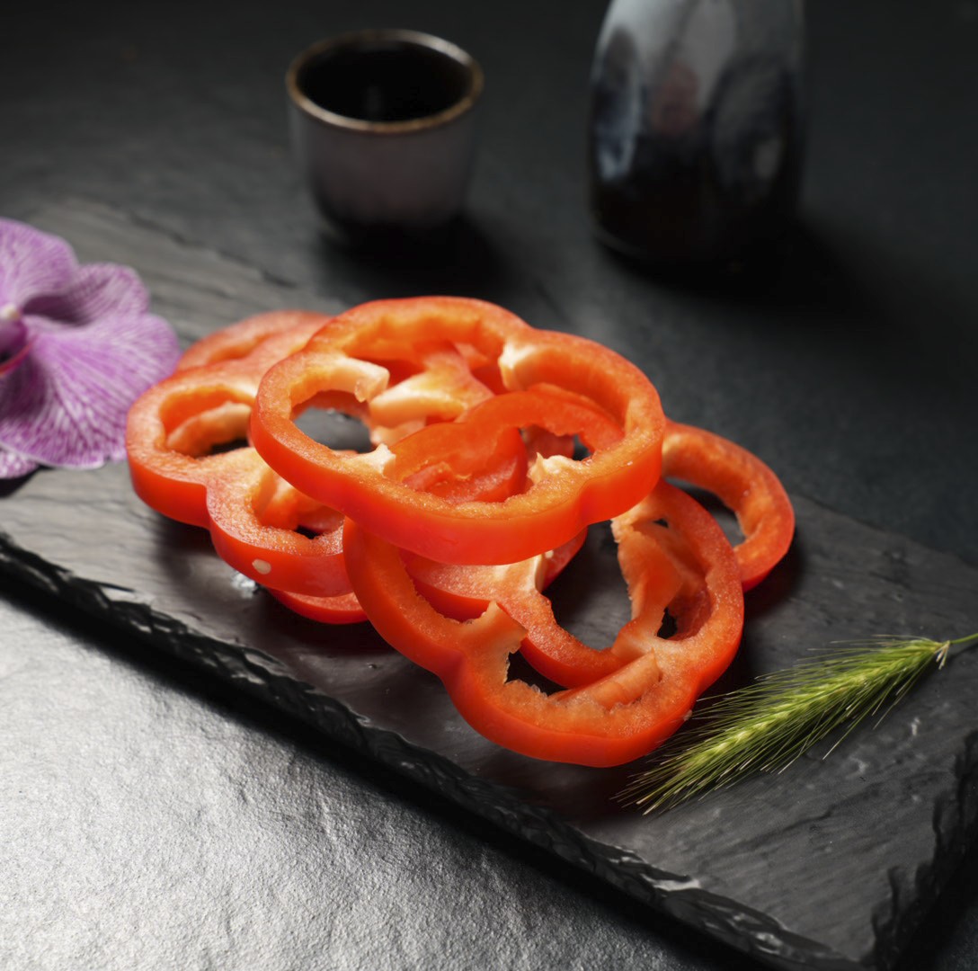 Rote Paprika in Scheiben für den Grill bei Yakido Mundsburg