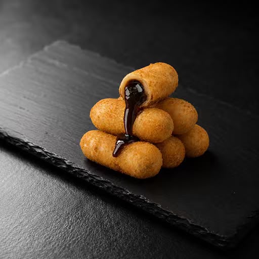 Frittierte Milchbrötchen mit Schokosauce bei Yakido Mundsburg