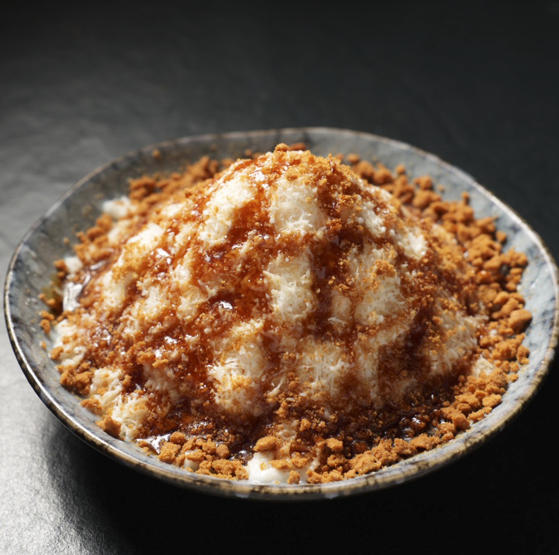 Bingsu mit Injeolmi-Sojabohnenpulver bei Yakido Mundsburg