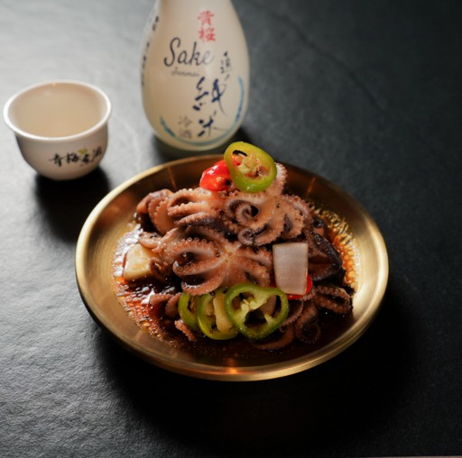 Baby-Oktopus in würziger Sauce bei Yakido Mundsburg